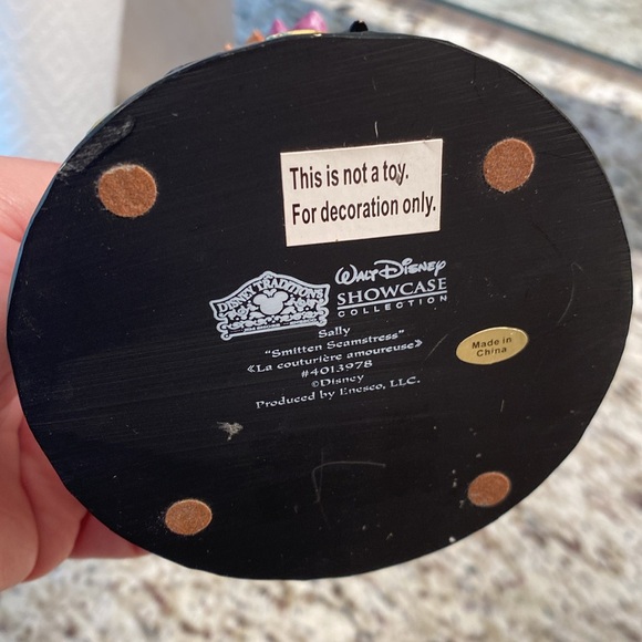 Disney Traditions Jim Shore Sally Smitten Seamstress Figure Nightmare Christmas - Picture 9 of 10